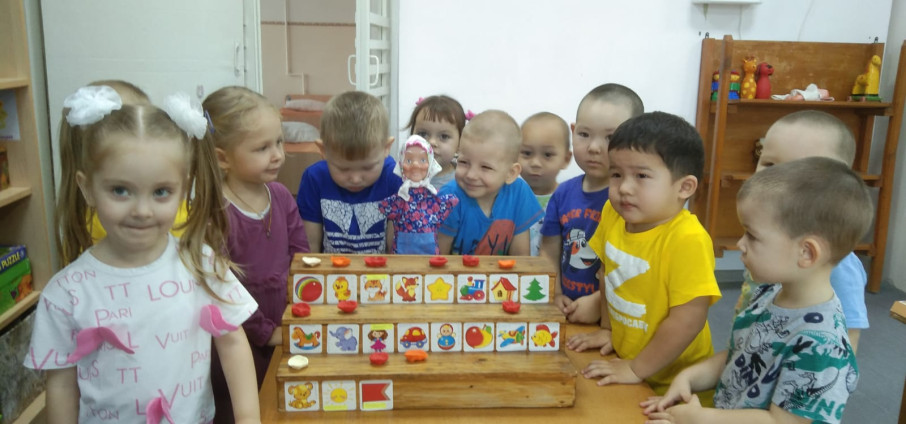 Знакомство с предметами кухонной утвари Знакомство с предметами кухонной утвари.